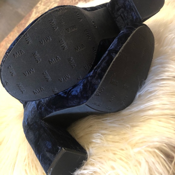 Velvet Booties - Picture 4 of 6